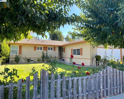 1370 Santa Rita Rd, Pleasanton