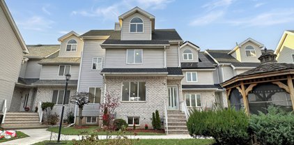 18 Fairlawn Loop, Staten Island