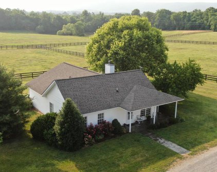 8555 John S Mosby Hwy, Upperville