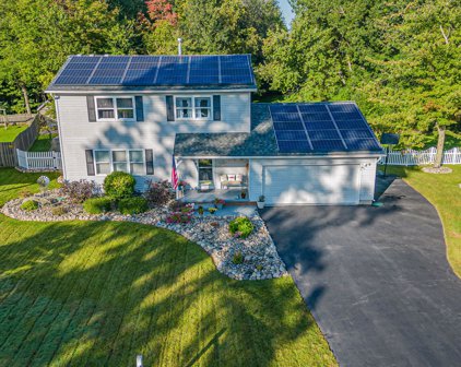 21 Petalas Drive, East Greenbush