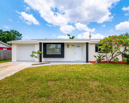 4743 Longwood Avenue, Holiday