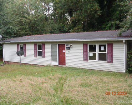 1525 14th St Ne Drive, Hickory