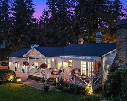 4953 Water Lane, West Vancouver