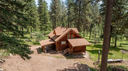 19600 Twin Lakes Road, Frenchtown