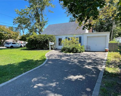614 Hicksville Road, Massapequa