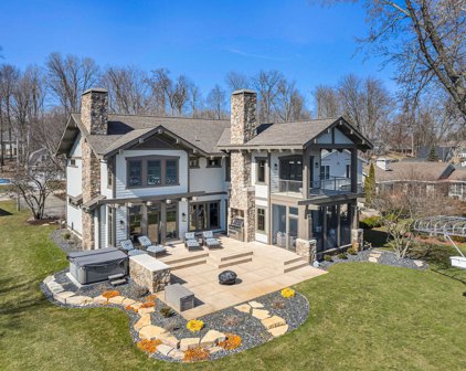 6813 Paradise Park, Saranac