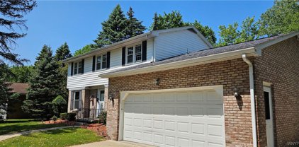 46 Lakeside  Court, West Seneca-146800