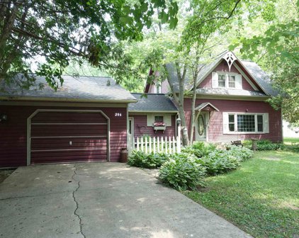 206 CLARENCE COURT, Amherst