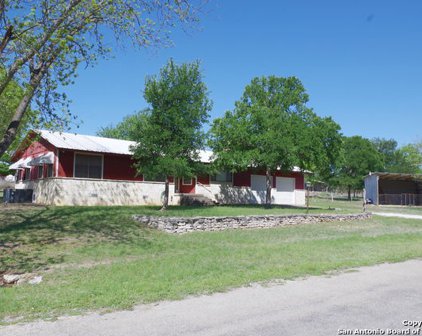 141 Manor Dr, Comfort