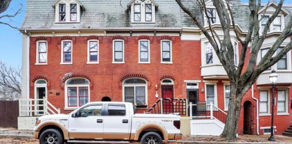325 E Locust St, York