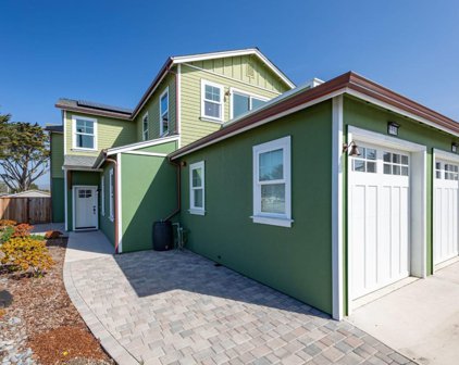 555 Poplar ST, Half Moon Bay