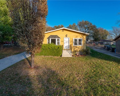 3619 E 39th Street, Des Moines