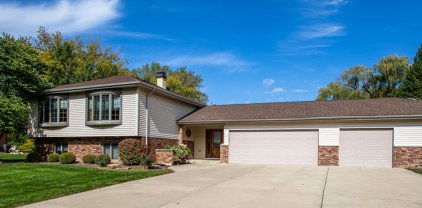 28W264 Riviera Court, Bartlett