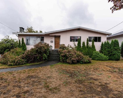 6692 Napier Street, Burnaby