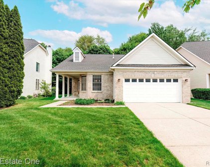 3892 HILLSDALE, Auburn Hills