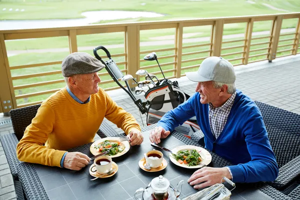 Friends living in Aspen Glen Club homes play golf.