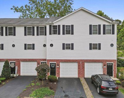 320 Creekview Ln, Oakdale