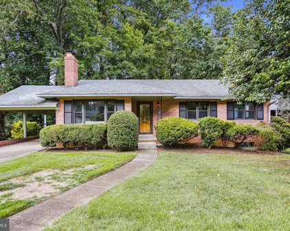 7418 Tower St, Falls Church
