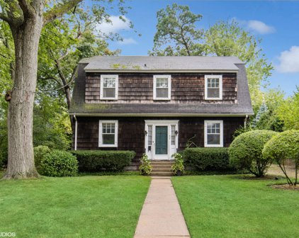 636 Walden Road, Winnetka