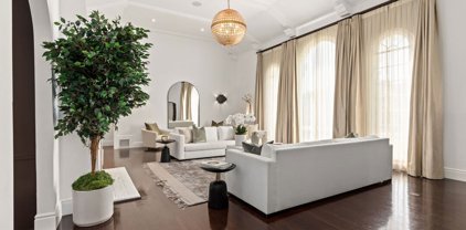 954  Schumacher Dr, Los Angeles