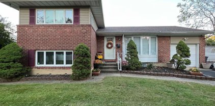 462 Commack Road, Commack