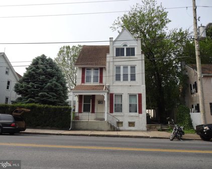 132 E Main St, Fredericksburg