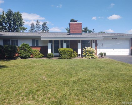 8505 CARRIAGE HILL, Shelby Twp