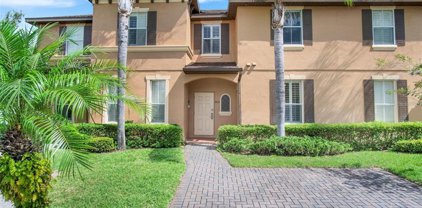 3132 Calabria Avenue, Davenport