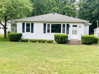 8301 East Road, Three Oaks