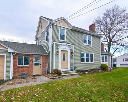 1059 Amostown Rd, West Springfield
