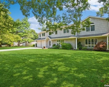 10 Edith Court, Port Jefferson Station