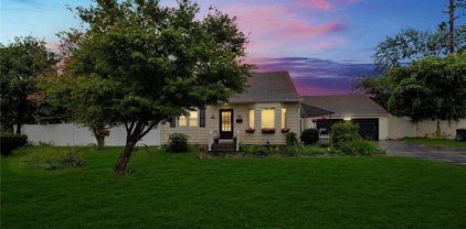 205 3rd Street, Lindenhurst