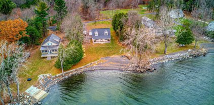 998 Holiday Point Road, North Hero
