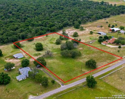 625 Lake Valley Dr, La Vernia