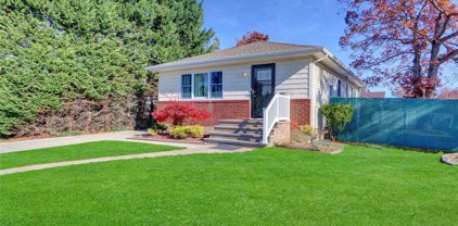 700 Franklin Avenue, Massapequa