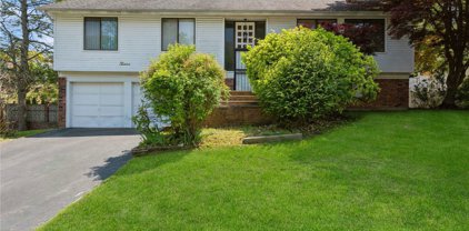 12 Hitching Post Lane, Glen Cove