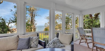 712 Sound Shore Road, Jamesport