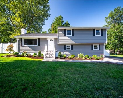 11 Nokomis Drive, Trumbull