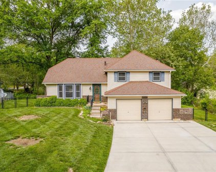 9802 NW Hampton Woods Court, Parkville