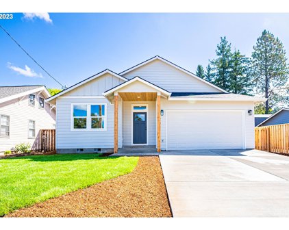 244 SE CURRIN ST, Estacada