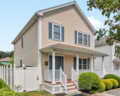 43 Wamsutta Avenue, Waltham