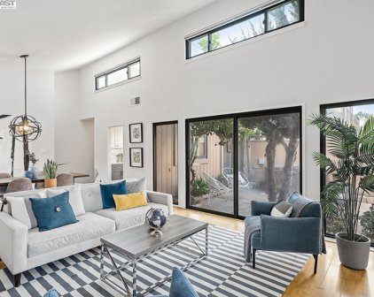 1146 Bismarck Ln, Alameda