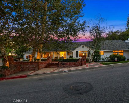 4670 White Oak Place, Encino