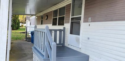 542 Pine Dr, York