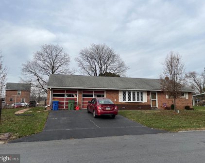 9 Woodward Dr, York