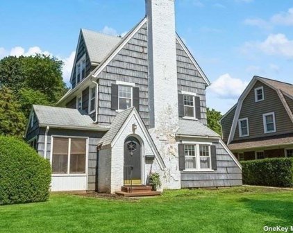 143 Chestnut Street, Garden City
