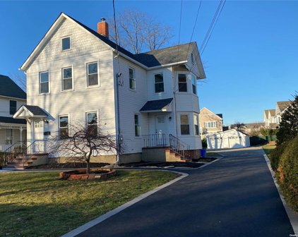 89 Sterling Place, Amityville
