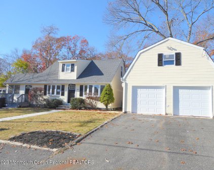 140 Harding Drive, Brick