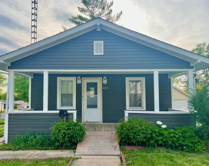 852 Church Road, Aurora