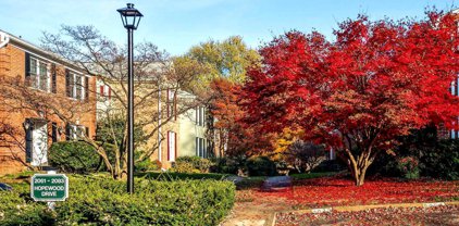 2067 Hopewood Dr, Falls Church